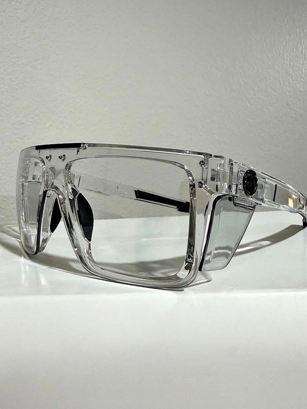 Photochromic safety glasses ⬜️⬛️